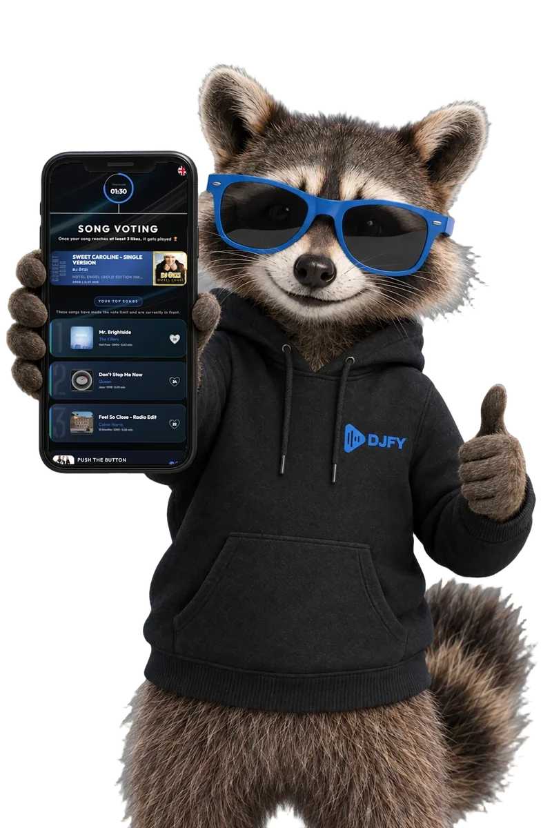 Wolfgang, der DJfy-Waschbär, hält sein Handy mit der DJfy-Wunschliste in die Kamera